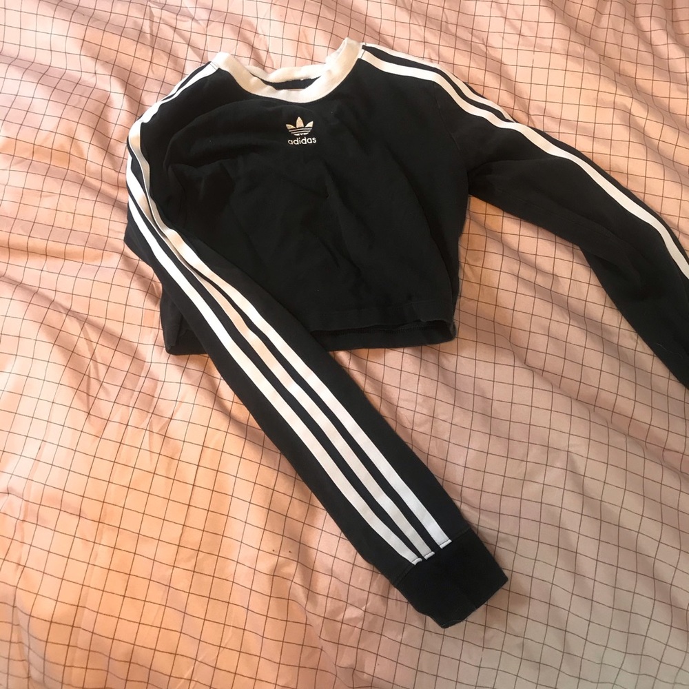 Adidas long sleeved crop🖤🤍